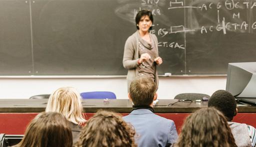 una docente in aula