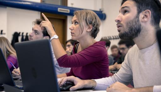 gruppo di studenti a lezione