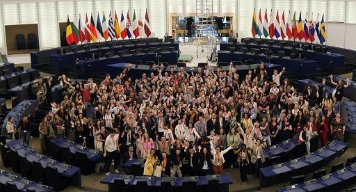 Foto di tutti gli studenti partecipanti ad una riunione ESA